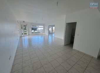 Location d’un local professionnel idéalement situé au Tampon 14e Location d’un local professionnel idéalement situé au Tampon 14e