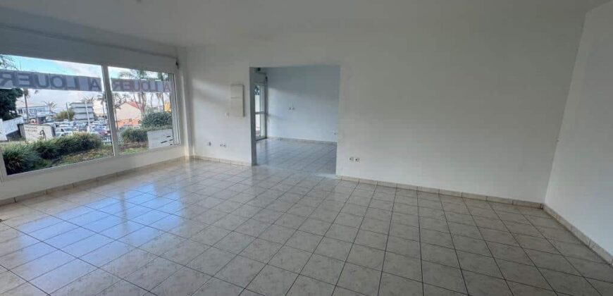 Location d’un local professionnel idéalement situé au Tampon 14e