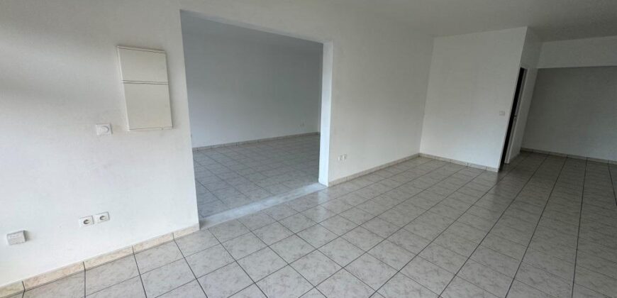 Location d’un local professionnel idéalement situé au Tampon 14e