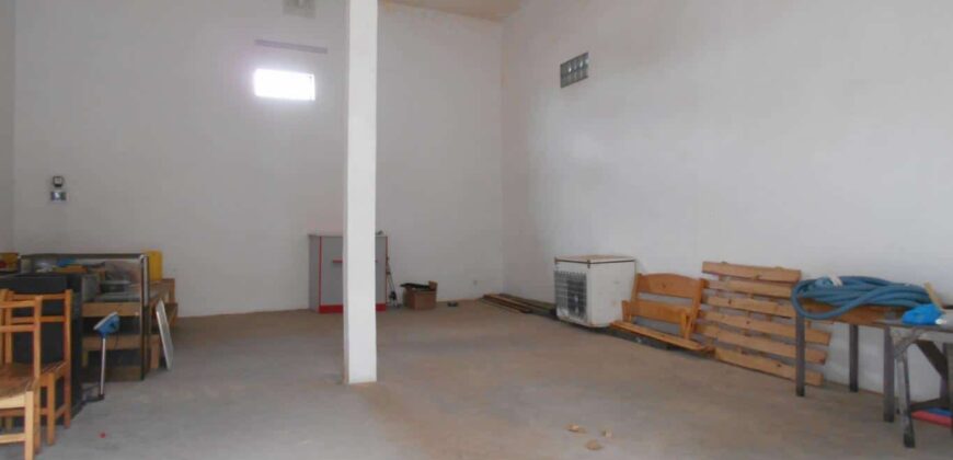 À louer un entrepôt de 100m2 proche des toutes commerces sur By Pass-Tananarive