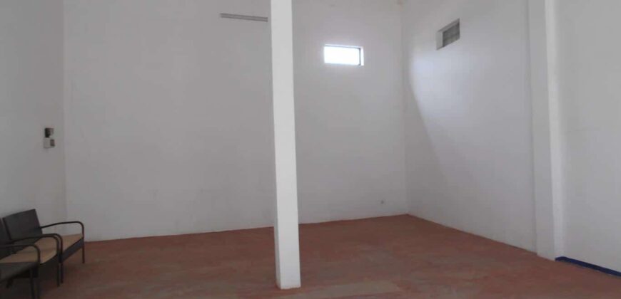 À louer un entrepôt de 100m2 proche des toutes commerces sur By Pass-Tananarive