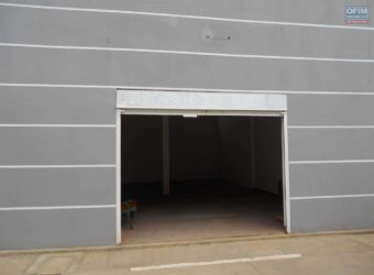 À louer un entrepôt de 100m2 proche des toutes commerces sur By Pass-Tananarive