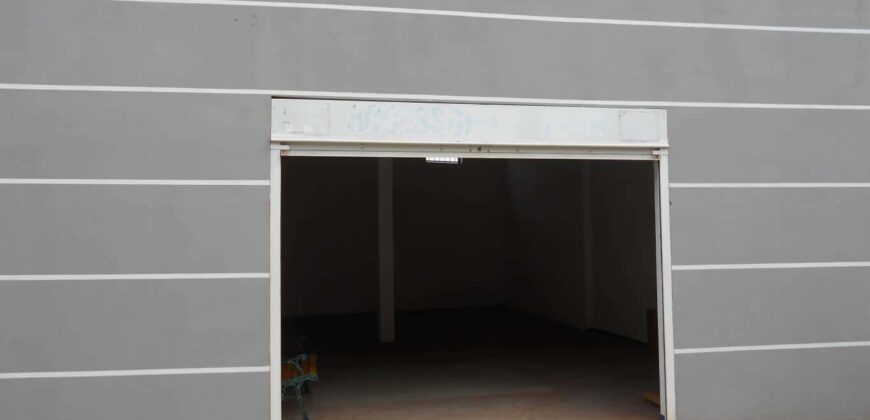 À louer un entrepôt de 100m2 proche des toutes commerces sur By Pass-Tananarive