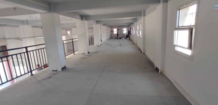 À Louer – Local professionnel de 400 m², dans un site sécurisé à Andraharo Ambodivonikely