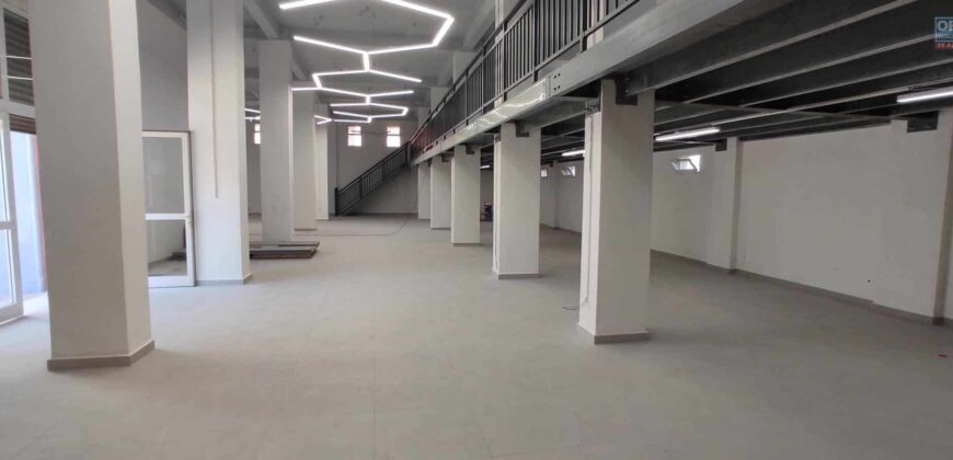 À Louer – Local professionnel de 400 m², dans un site sécurisé à Andraharo Ambodivonikely