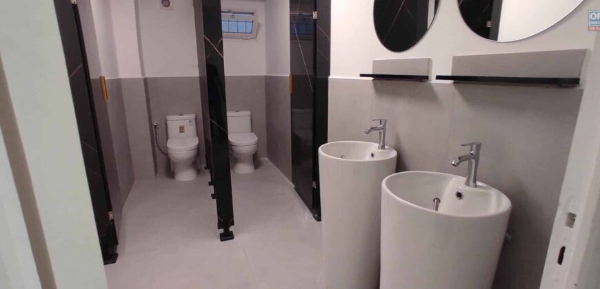 À Louer – Local professionnel de 400 m², dans un site sécurisé à Andraharo Ambodivonikely