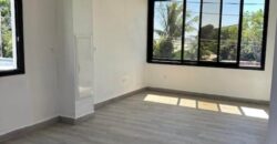 À louer un local professionnel neuf de 32 m²,  climatisé situé à Saint Pierre