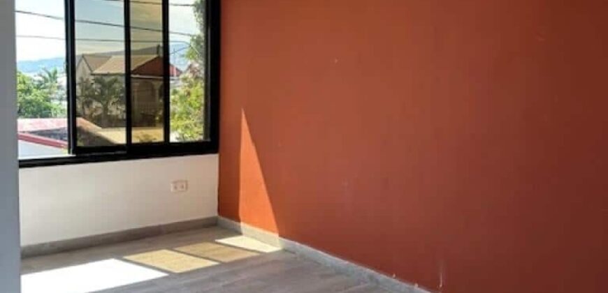 À louer un local professionnel neuf de 32 m²,  climatisé situé à Saint Pierre