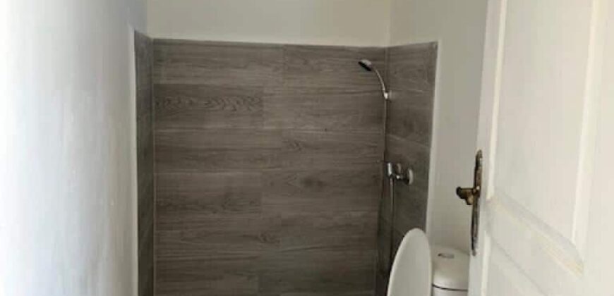 À louer un local professionnel neuf de 32 m²,  climatisé situé à Saint Pierre