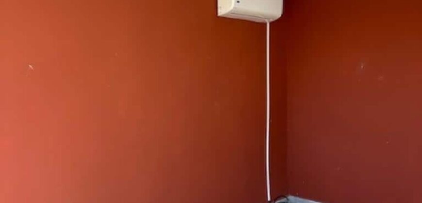 À louer un local professionnel neuf de 32 m²,  climatisé situé à Saint Pierre