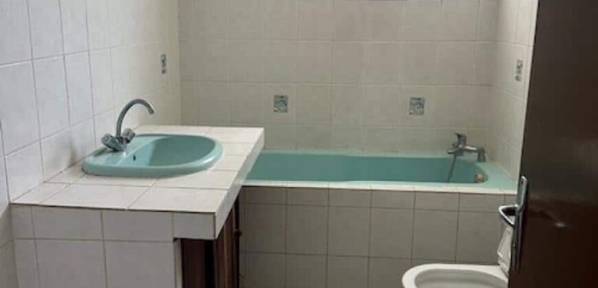 Location d’un local professionnel de 160 m2 situe dans une enceinte sécurisée à Saline Les Hauts