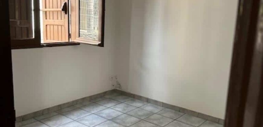 Location d’un local professionnel de 160 m2 situe dans une enceinte sécurisée à Saline Les Hauts