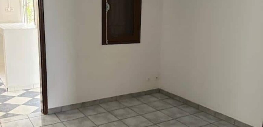 Location d’un local professionnel de 160 m2 situe dans une enceinte sécurisée à Saline Les Hauts