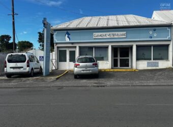A louer local commercial de 102m2 avec parking en centre ville de Saint-André