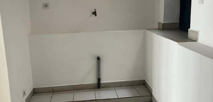 Location d’un local commercial d’environ 100m2 en bord de route à Mahamasina