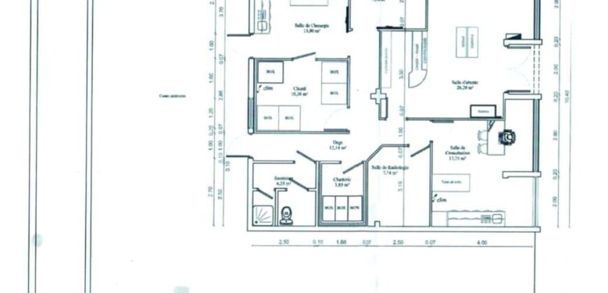 A louer un local commercial de 112m2 à proximité au centre ville de Saint André