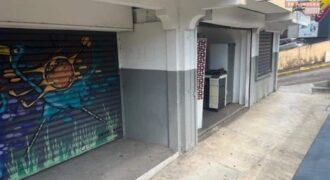 À louer un local commercial de 79 m2 situé en plein centre-ville des Avirons