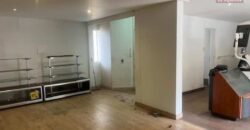 À louer un local commercial de 79 m2 situé en plein centre-ville des Avirons