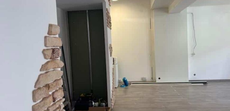 À louer un local commercial de 63m2 n plein centre ville de Saint Pierre