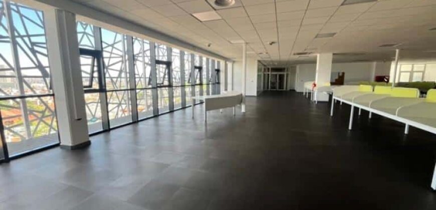 À louer : 4 bureaux professionnels de 1 000 m² chacun sur 4 niveaux à Alarobia