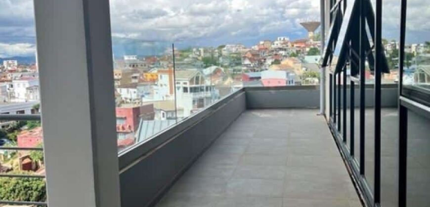 À louer : 4 bureaux professionnels de 1 000 m² chacun sur 4 niveaux à Alarobia