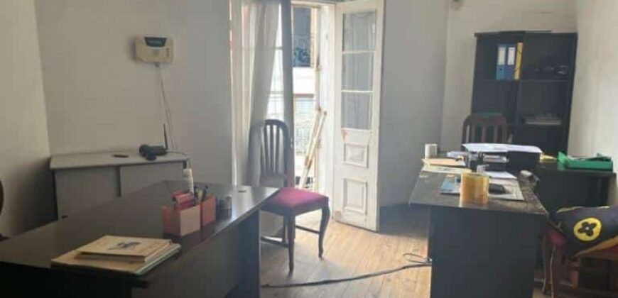 À louer un local commercial sur 2 niveaux situé en bord de route à Isoraka- Tananarive