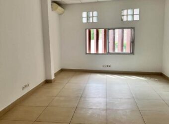 À louer un local professionnel dans un quartier calme à Antsahavola