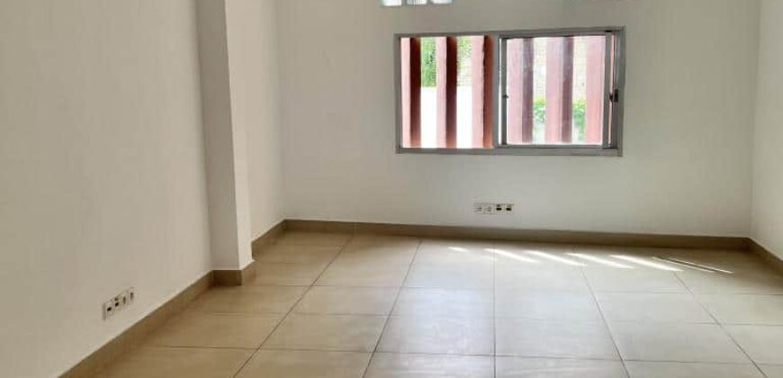 À louer un local professionnel dans un quartier calme à Antsahavola