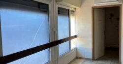 À louer un vaste local commercial de 200m2 avec parking à Terre Sainte