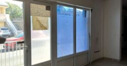 À louer un vaste local commercial de 200m2 avec parking à Terre Sainte