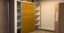 À louer un vaste local commercial de 200m2 avec parking à Terre Sainte