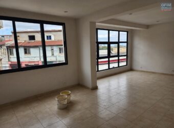 A LOUER – Local professionnel avec rooftop d’Antaninandro