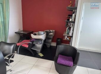 A louer local professionnel équipé pour salon de coiffure d’environ 31 m² au Tampon la Pointe