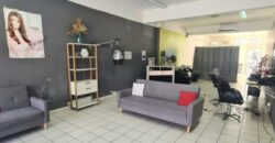 À louer local commercial/ professionnel de 80 m2 situé au centre-ville de Sainte Marie