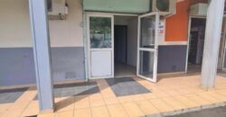 À louer un local commercial de 33m2 dans le secteur de Grande Montée à Sainte Marie