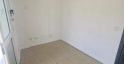 À louer un local commercial de 33m2 dans le secteur de Grande Montée à Sainte Marie