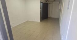 À louer un local commercial de 33m2 dans le secteur de Grande Montée à Sainte Marie