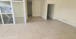 À louer un local commercial de 110m2 dans le secteur Grande Montée à Sainte Marie