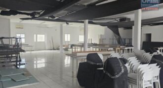 À louer un spacieux local commercial de 260m2 à proximité du Boulevard Sud à Sainte Clotilde