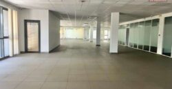 À louer un local professionnel de 900m2 avec parking à Alarobia