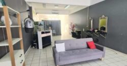 À louer local commercial/ professionnel de 80 m2 situé au centre-ville de Sainte Marie