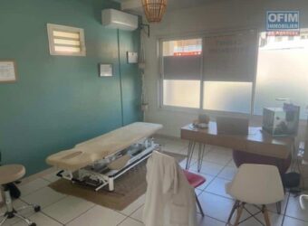 À louer local professionnel situé au centre-ville de l’Étang Salé Les Hauts