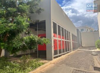 Bureaux 3 000 m² avec parking à louer sur 3 niveaux – Alarobia