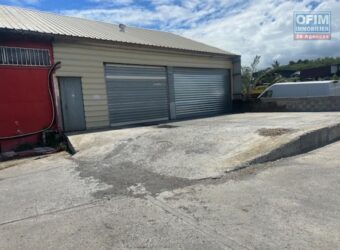 À louer local de stockage 120 m² avec grand parking situé à Saint-Pierre île de la Réunion