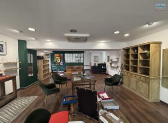À vendre un local commercial de 71m2 avec parking en plein centre de Saint Leu Réunion