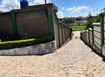 Vente d’un entrepôt sur deux niveaux idéalement situé en bord de By Pass pour activité professionnelle