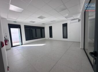 Location d’un local professionnel neuf en centre-ville de L’Étang-Salé les Hauts Réunion