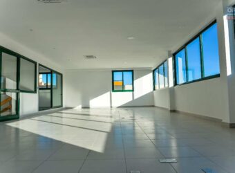 À louer : immeuble de bureaux sur 3 niveaux idéalement situé à Antsahavola Tananarive