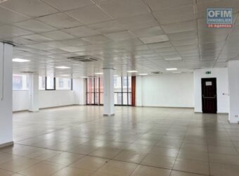 À Louer bureaux de 900 m² et 1 287 m² situés en zone d’affaires à Alarobia, Tananarive