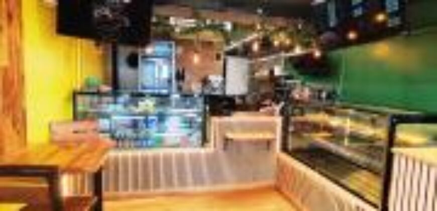 En vente le snack café Lîlo Café d’environ 40 m2 situé en centre-ville de Saint-Louis Réunion